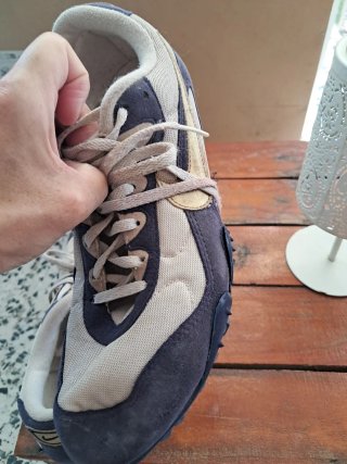 Zapatillas deportivas beige y azul