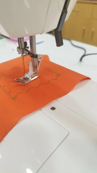 Máquina de coser Alfa Inizia 525