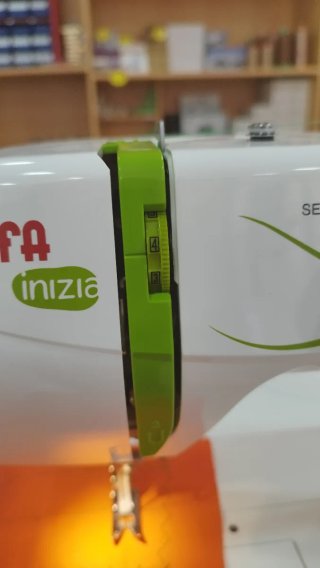 Máquina de coser Alfa Inizia 525