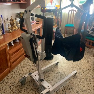 Minigrua de elevación . Peso soportado 150kg