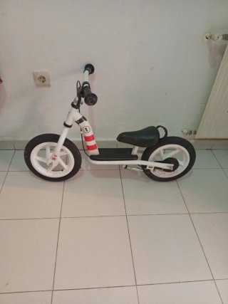 Bicicleta de equilibrio infantil blanca
