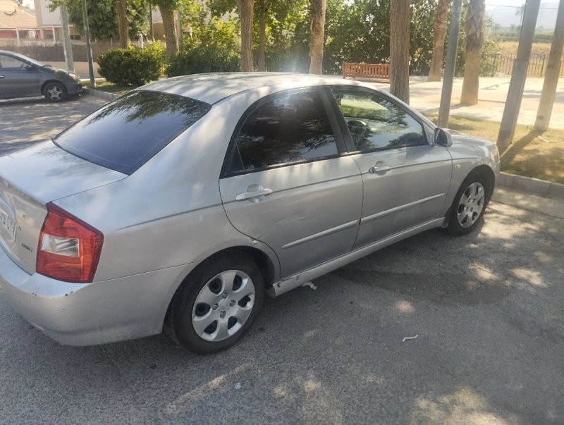 KIA Cerato 2004 - foto 1