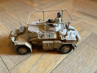 Sd.Kfz.223 Afrika Korps 1/35 + Figura