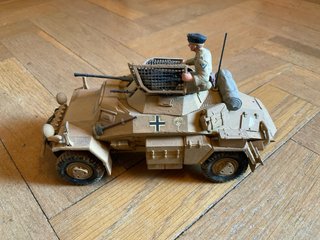 Sd.Kfz.222 Afrika Korps 1/35 con figura