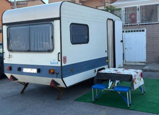 Caravana Adria 400D con documentación menos de 750