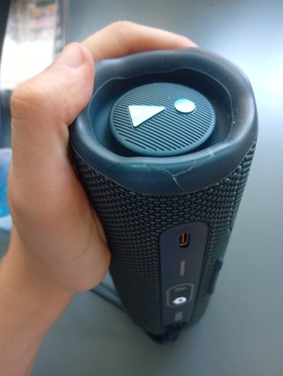 Altavoz JBL Flip 6 conectable a Bluetooth