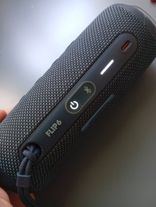 Altavoz JBL Flip 6 conectable a Bluetooth