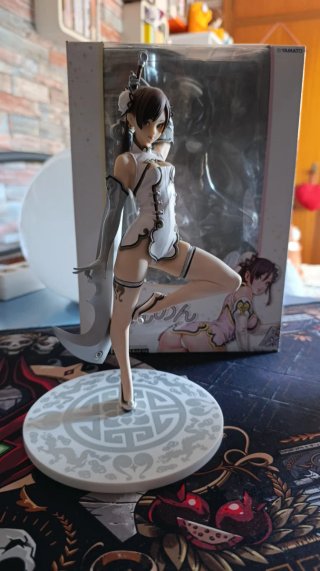 Figura Nonnon con caja
