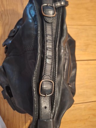 Bolso de cuero negro