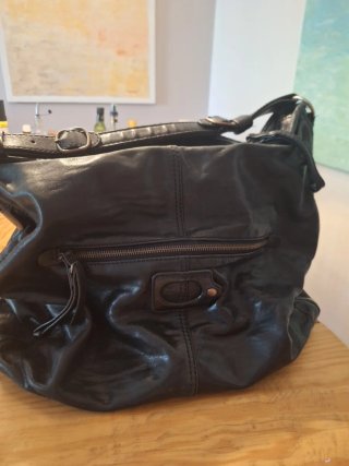 Bolso de cuero negro
