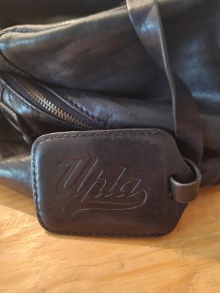 Bolso de cuero negro