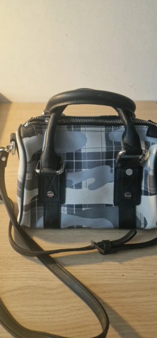 Bolso Geox CamoTartan Negro/Gris/Blanco.