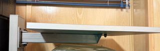 Escritorio IKEA JERKER, cajonera y balda.