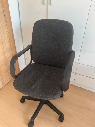 Sillas de oficina grises