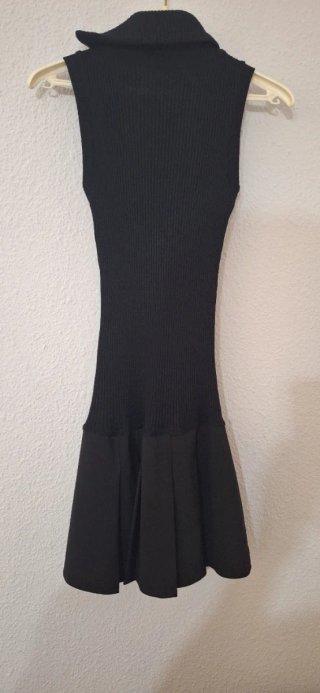 Vestido mini negro. Talla XS