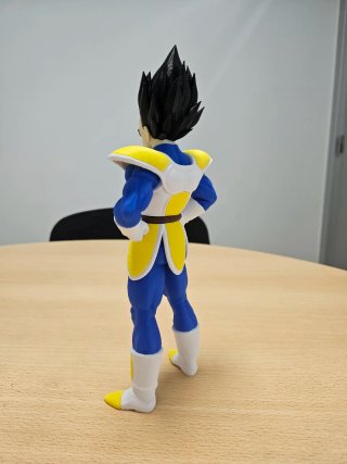 Figura Vegeta Impressa 3D Multicor