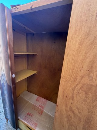 Armario de madera vintage