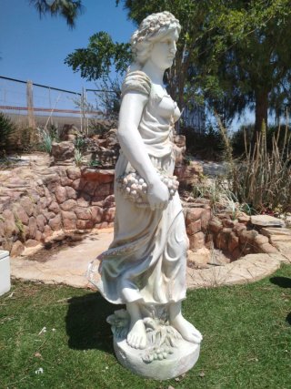 Escultura de dama fibra de vidrio decoración