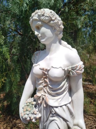 Escultura de dama fibra de vidrio decoración