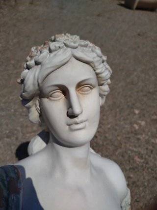 Escultura de dama fibra de vidrio decoración
