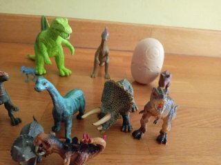 Figuras de dinosaurios de juguete