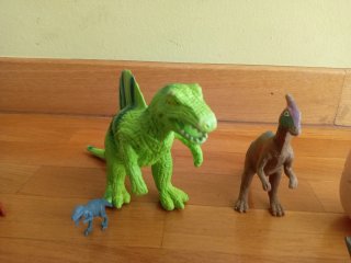 Figuras de dinosaurios de juguete