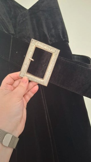 Mono negro Stradivarius con cinturón