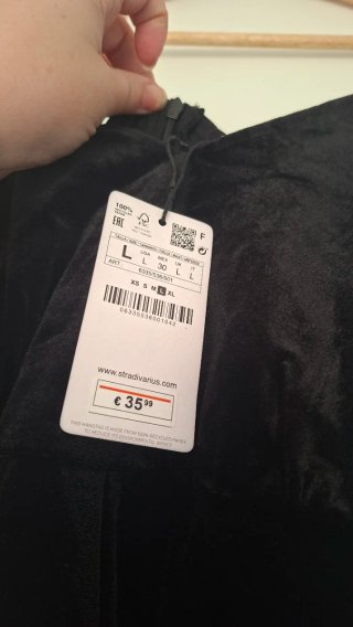Mono negro Stradivarius con cinturón