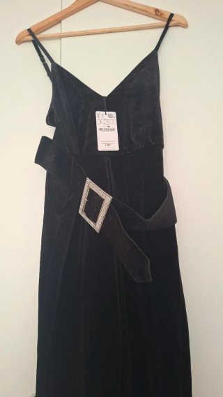 Mono negro Stradivarius con cinturón