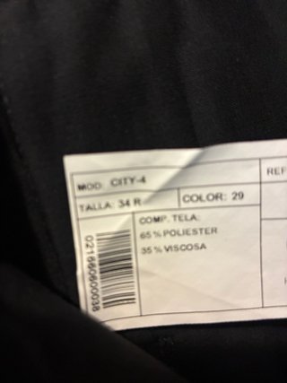 Traje de hombre negro con forro en tono morado