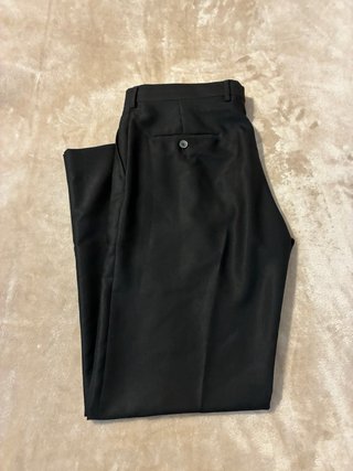 Traje de hombre negro con forro en tono morado