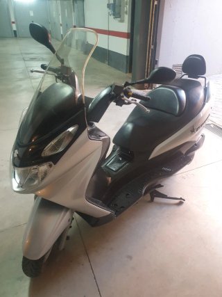 2 Suzuki Burgman 125cc Maxi Scooter