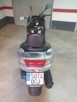 2 Suzuki Burgman 125cc Maxi Scooter