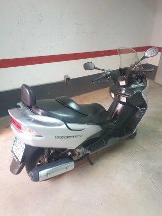2 Suzuki Burgman 125cc Maxi Scooter