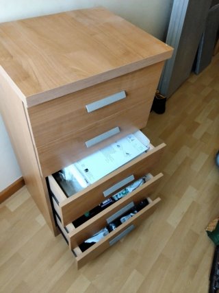Cajonera de madera con 5 cajones