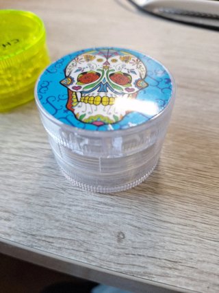 Trituradora de plástico con diseño calavera