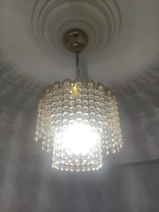Lámpara colgante cristal y metal dorado. Urge.