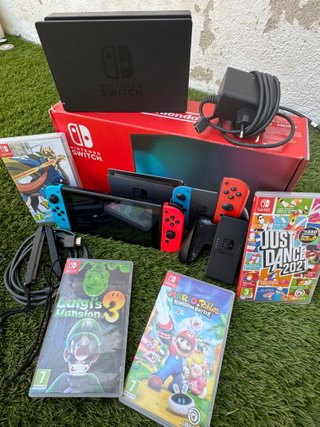 Nintendo Switch + 4 juegos y accesorios