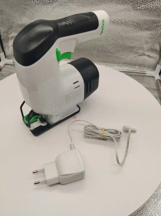 Sierra Caladora Black+Decker Reviva 12V