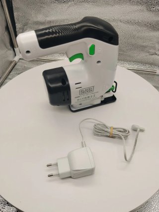 Sierra Caladora Black+Decker Reviva 12V