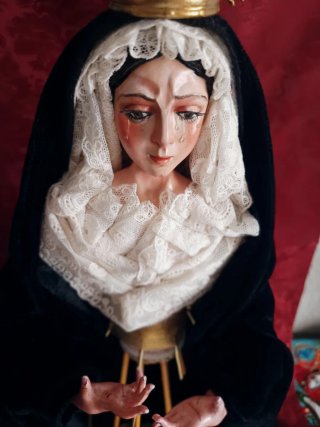 Virgen Macarena vestida