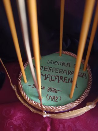 Virgen Macarena vestida