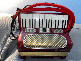 Fisarmonica Hohner Arietta 72 Bassi