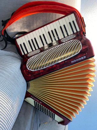 Fisarmonica Hohner Arietta 72 Bassi