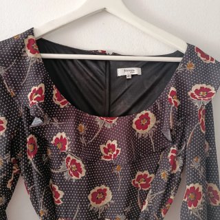 Vestido marrón estampado floral corto