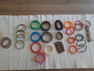 Lote de pulseras variadas