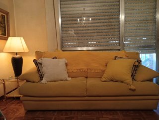 Sofá amarillo desmontable