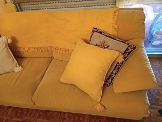 Sofá amarillo desmontable