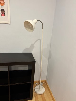 Lámpara de pie blanca(con bombilla)