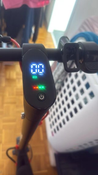 Patinete eléctrico negro